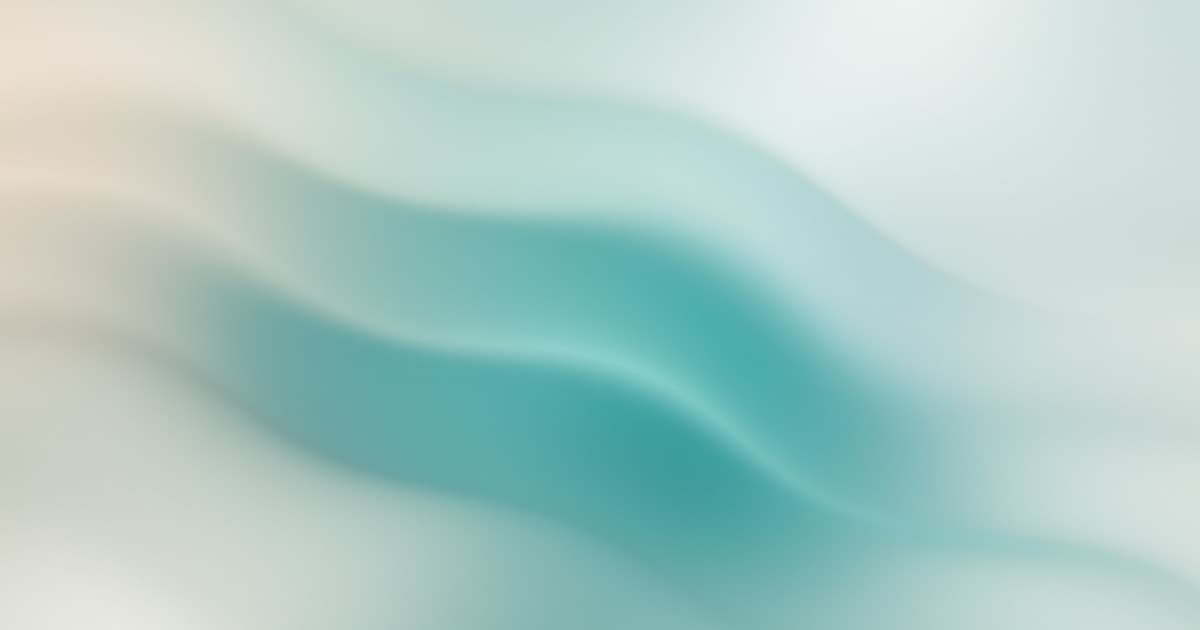 Abstraktní jemný gradient v teplých stříbrných a chladných tyrkysových tónech symbolizující vrstvy kulturní adaptace v produktových datech