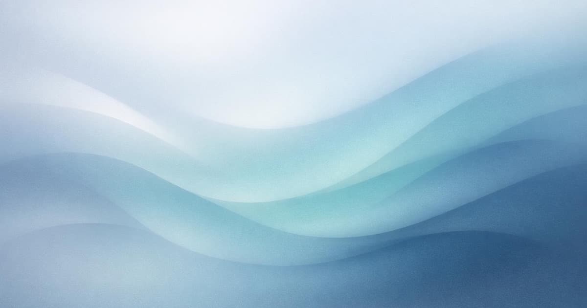 Abstraktní mist pozadí v odstínech šedé, modré a teal symbolizující strukturovaný Shopify workflow