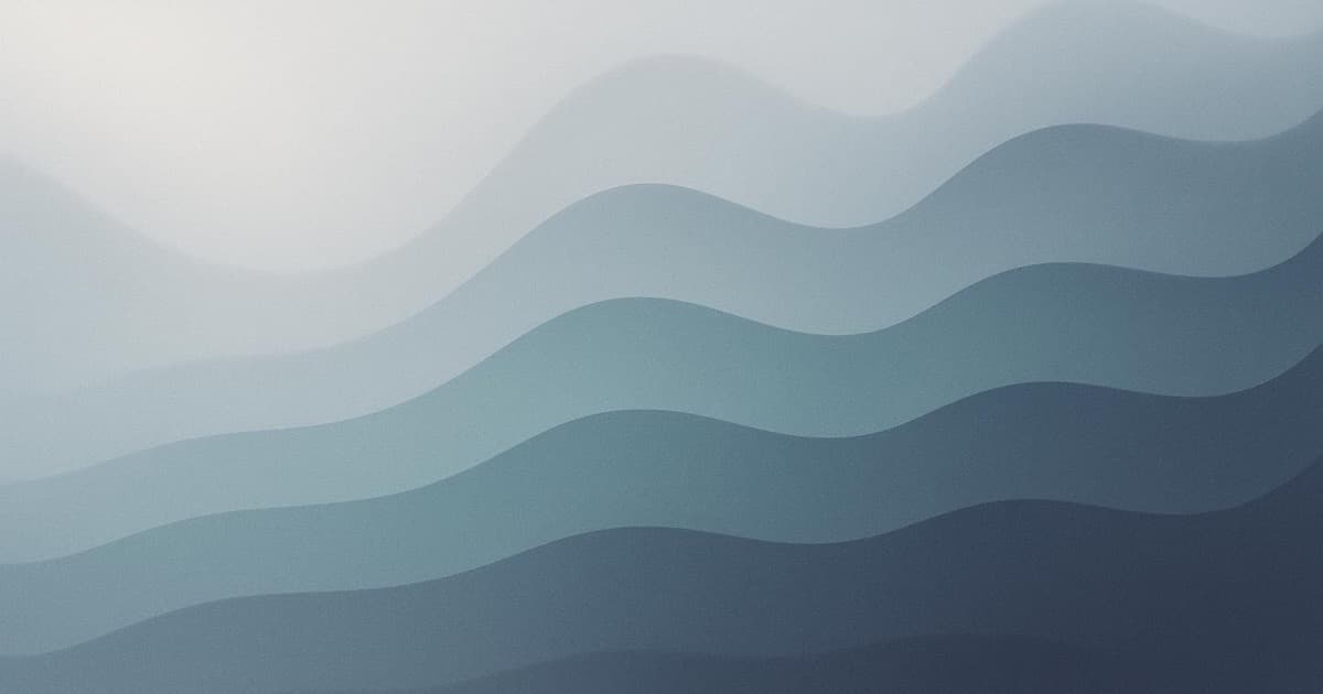 Jemný abstraktní mist gradient symbolizující vrstvy ranking signálů a produktových atributů