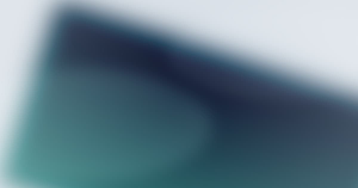Jemný mlžný gradient v modro-teal paletě symbolizující růst AI infrastruktury a datové toky e-commerce