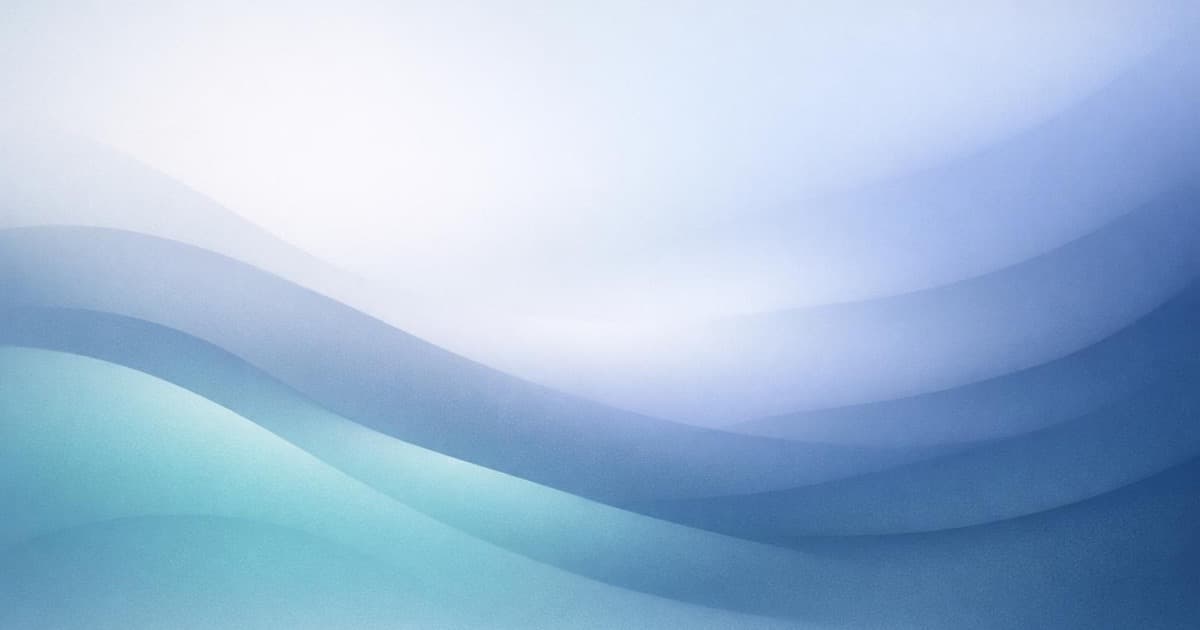 Abstraktní mist gradient ve stříbrné, modrošedé a teal barvě znázorňující tok produktových feedů napříč kanály